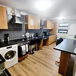 캡슐호텔 Accommodation Bradford *
