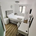 캡슐호텔 Accommodation Bradford *