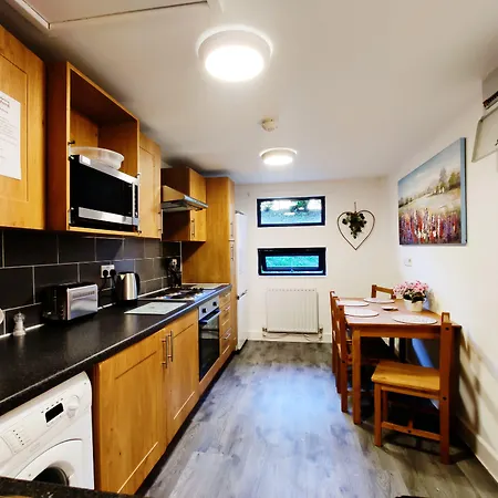 Accommodation Bradford מלון קפסולה