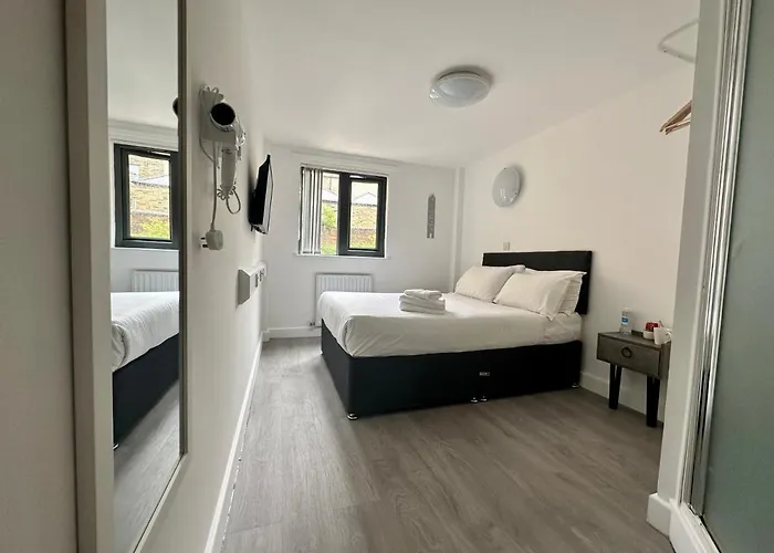 Accommodation Bradford מלון קפסולה *